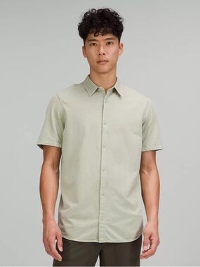 135 LULULEMON Commission Short Sleeve Shirt - Light Green, Medium